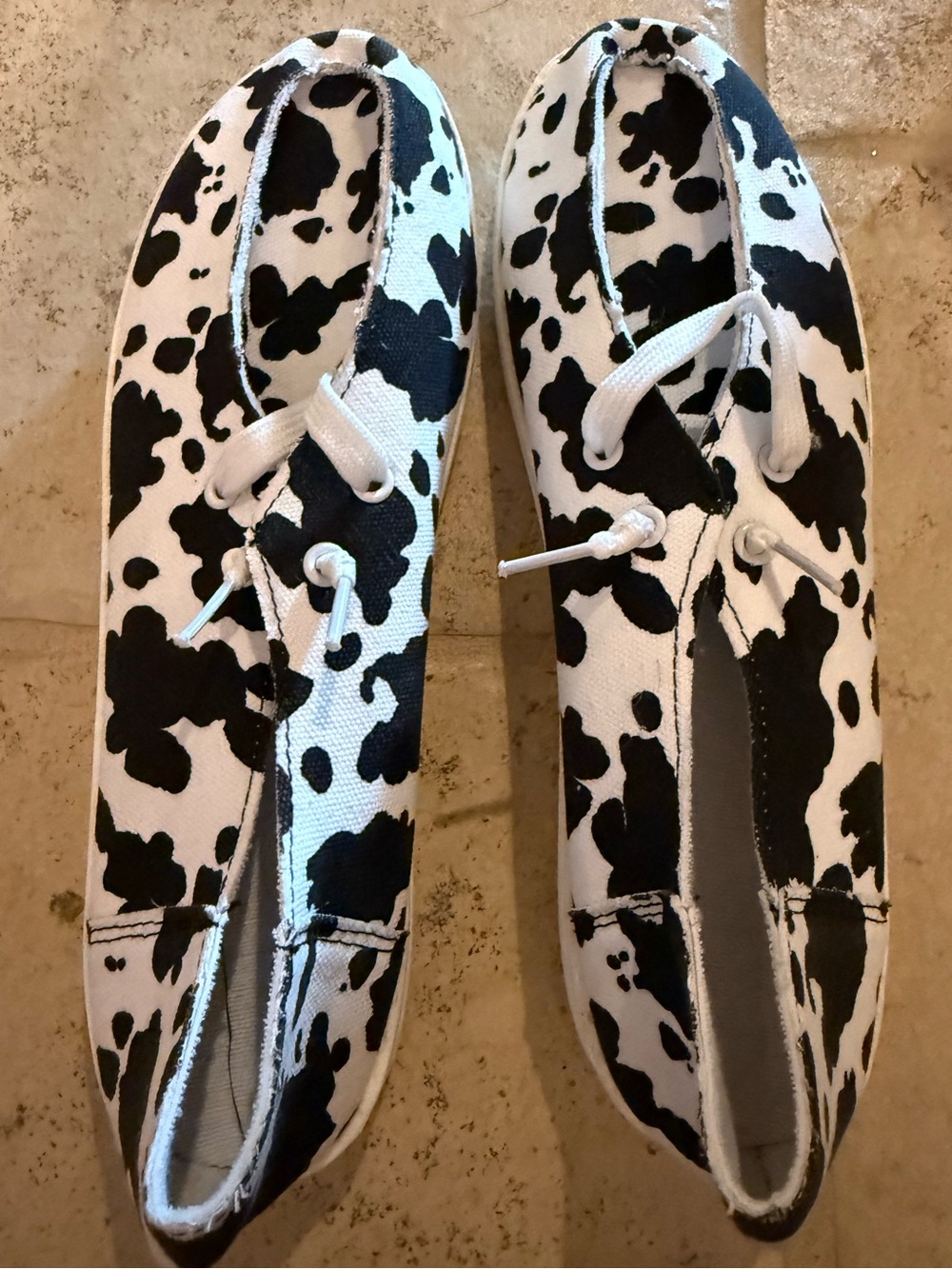Women's Size 9 Cow Print Canvas Lace-Up Sneakers - Black & White